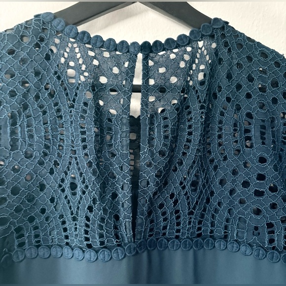 NWOT Lilly Pulitzer Navy Blue Crotchet Flare Sleeve Blouse Size 6 Sku#192 - Picture 5 of 9